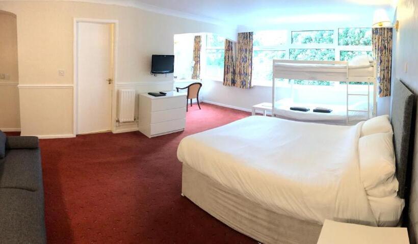 غرفة عائلية, The Highfield