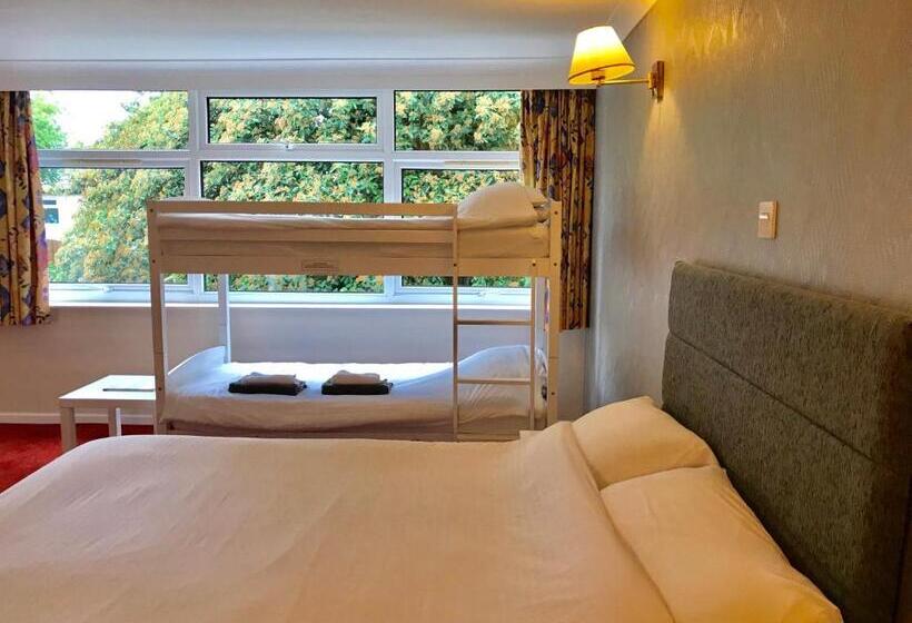 غرفة عائلية, The Highfield