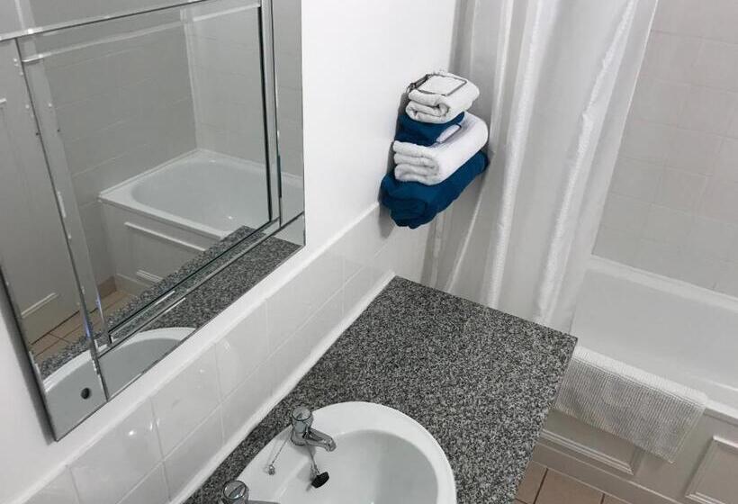 غرفة قياسية رباعية, The Highfield