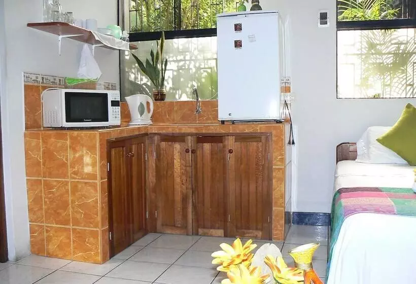 استودیوی استاندارد, Nativa Apartments