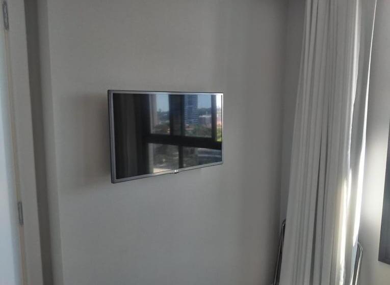 标准工作室带阳台, Salvador Mondial Flats