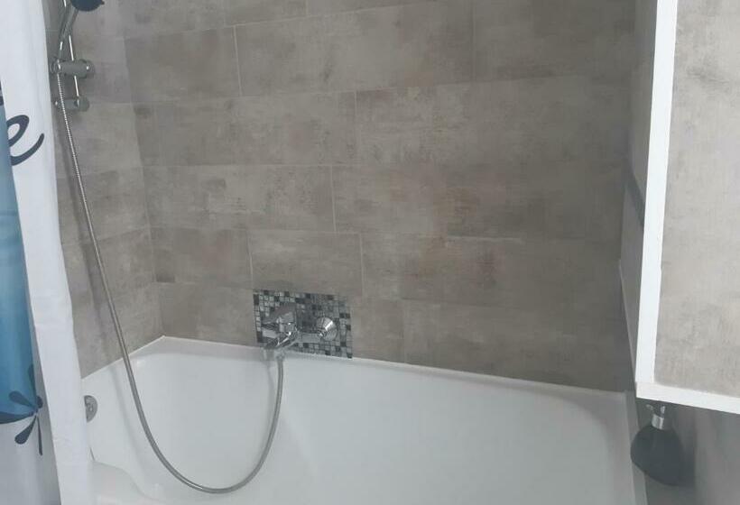 Номер Стандарт, Bed And Breakfast P&p Nîmes Centre