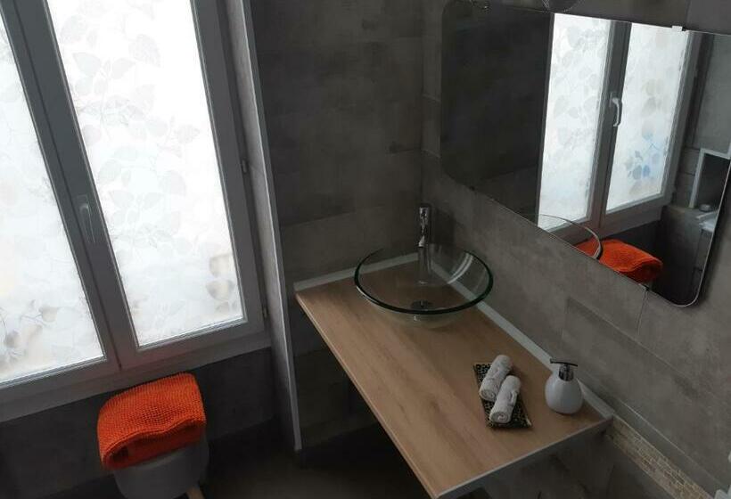 Номер Стандарт, Bed And Breakfast P&p Nîmes Centre