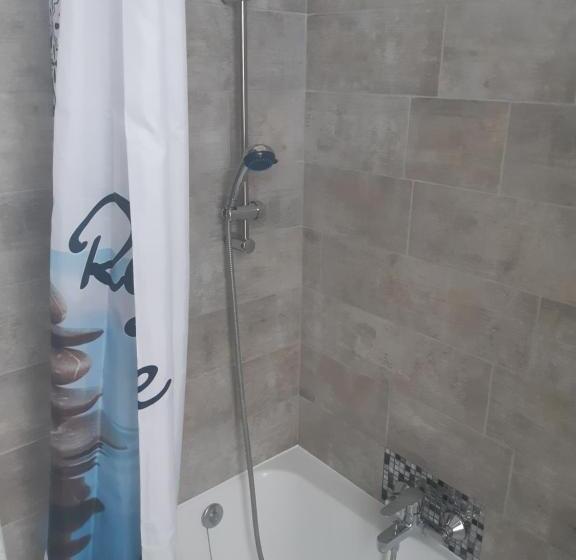 Номер Стандарт, Bed And Breakfast P&p Nîmes Centre