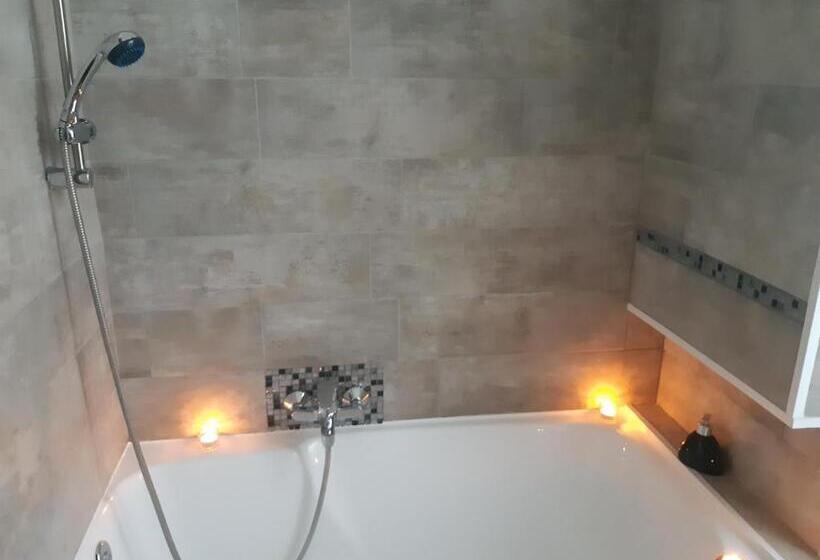 Номер Стандарт, Bed And Breakfast P&p Nîmes Centre