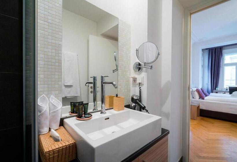 标准工作室, Vienna Residence, City Hall Parliament