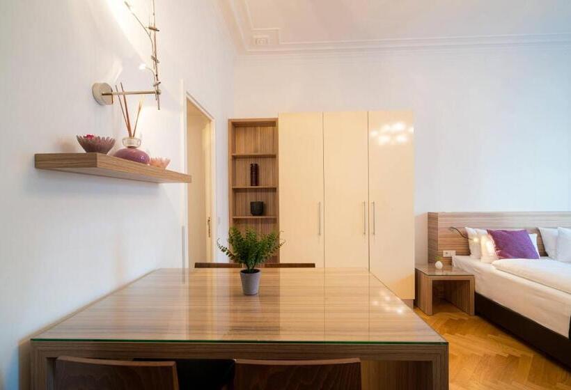 标准工作室, Vienna Residence, City Hall Parliament