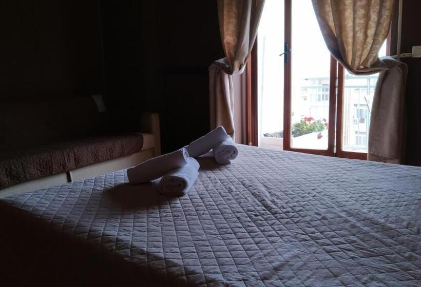 اتاق لوکس با بالکن, Cconforthotels R&b Dolci Emozioni   Self Check In