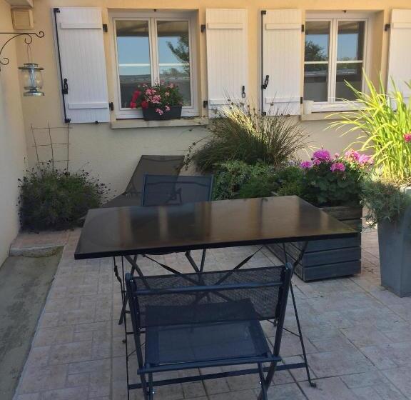 חדר סטודיו סטנדרד, Les Charmilles