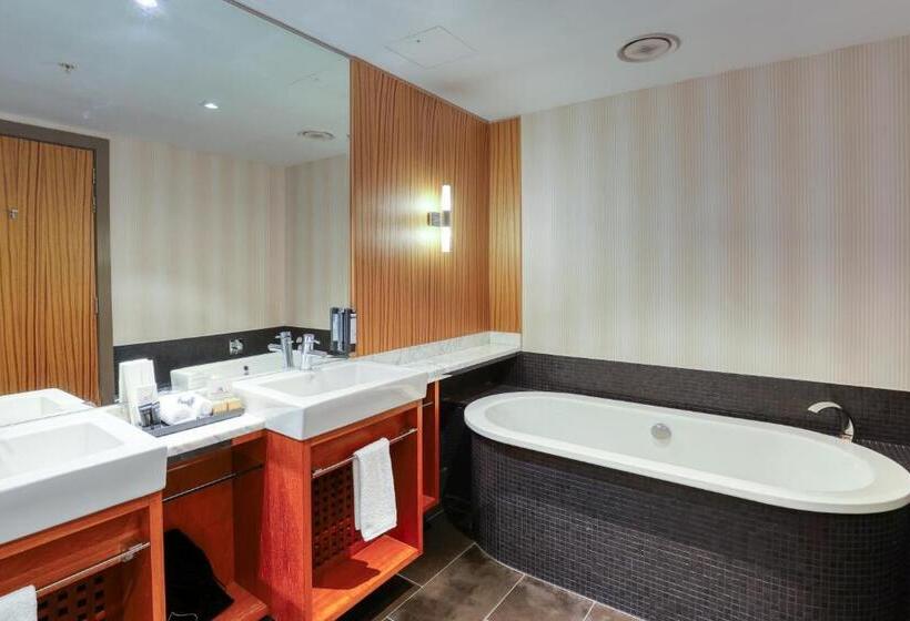 주니어 스위트 발코니, Marsden Viaduct