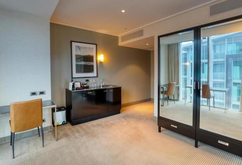 주니어 스위트 발코니, Marsden Viaduct