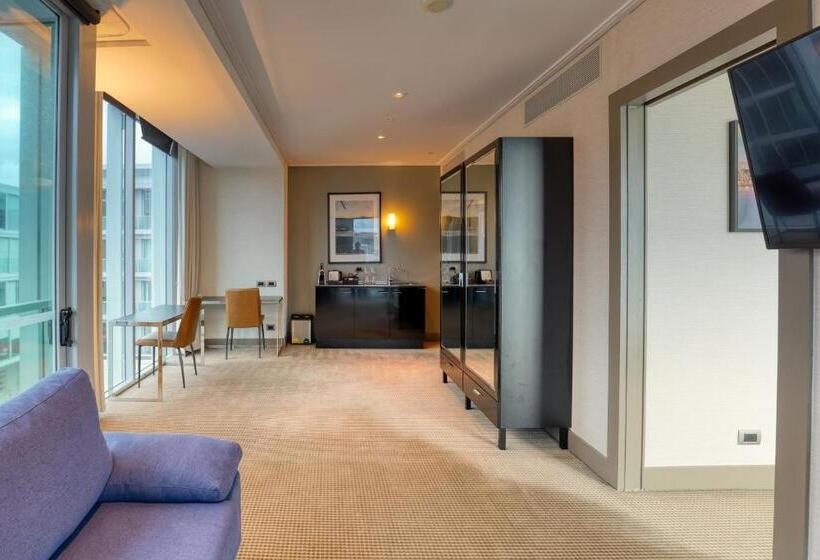 주니어 스위트 발코니, Marsden Viaduct