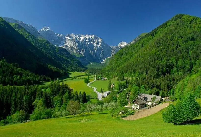 کلبه ییلاقی سوپریور یک خوابه, Holiday Chalet Alpine Dreams