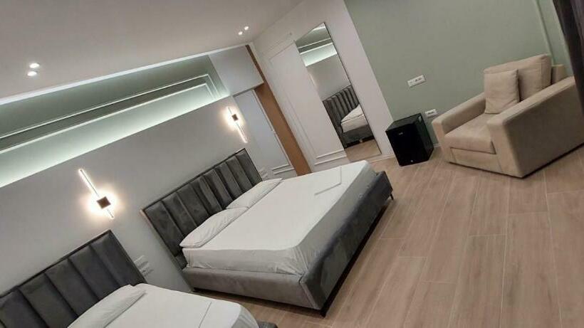 디럭스 트리플 룸, Kristal