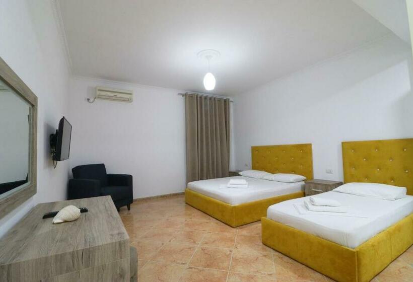 디럭스 트리플 룸, Kristal