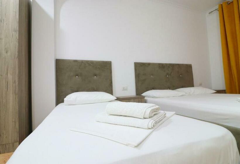 디럭스 트리플 룸, Kristal