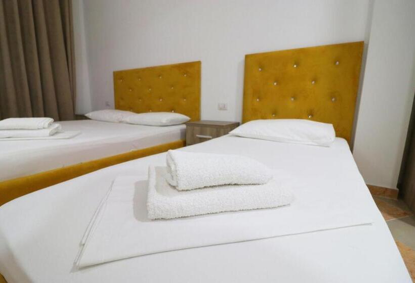 디럭스 트리플 룸, Kristal