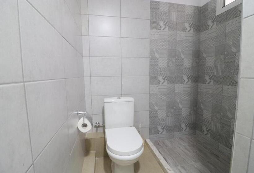 이코노미 룸, Kristal