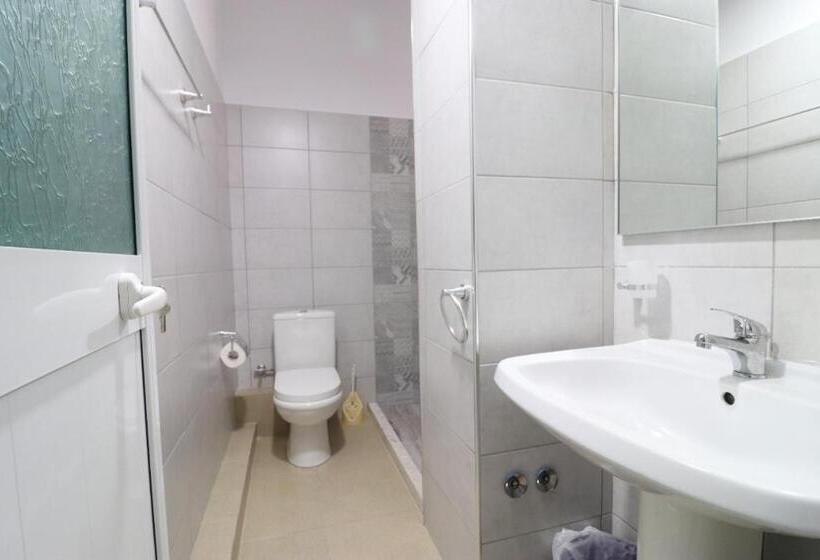 이코노미 룸, Kristal