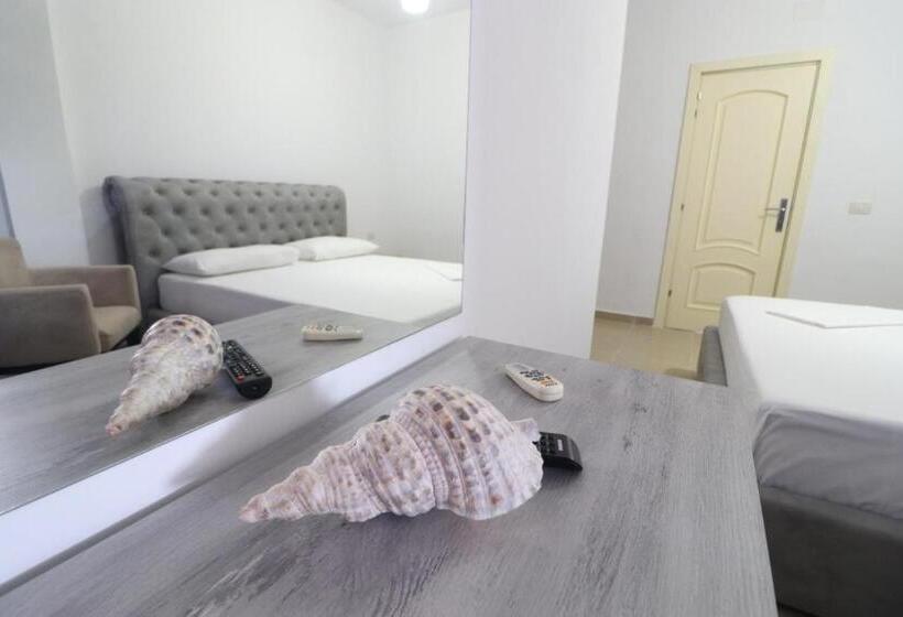 이코노미 룸, Kristal