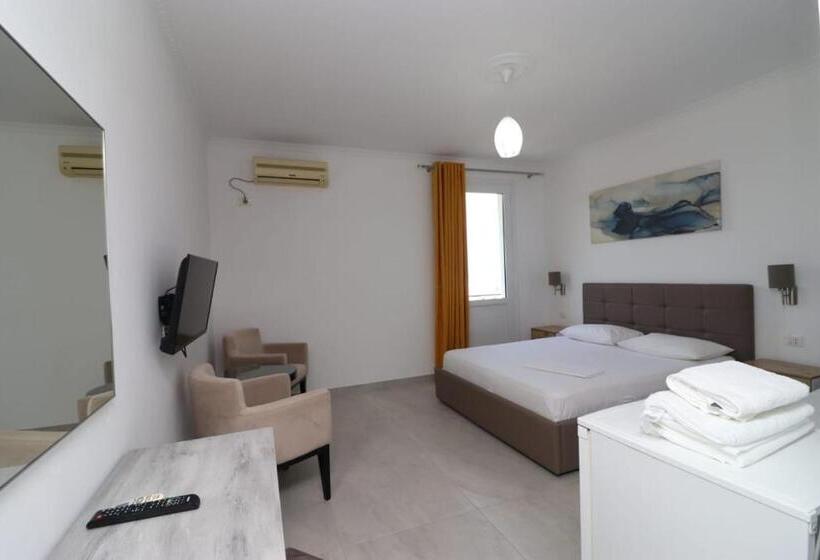 컴포트 트리플 룸, Kristal