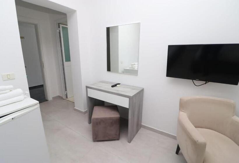 컴포트 트리플 룸, Kristal