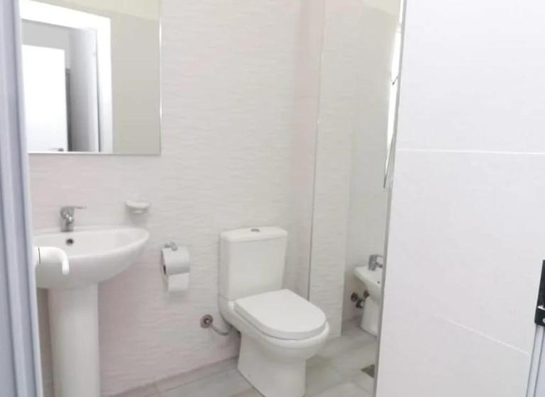 컴포트 트리플 룸, Kristal