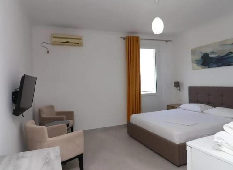 컴포트 트리플 룸, Kristal