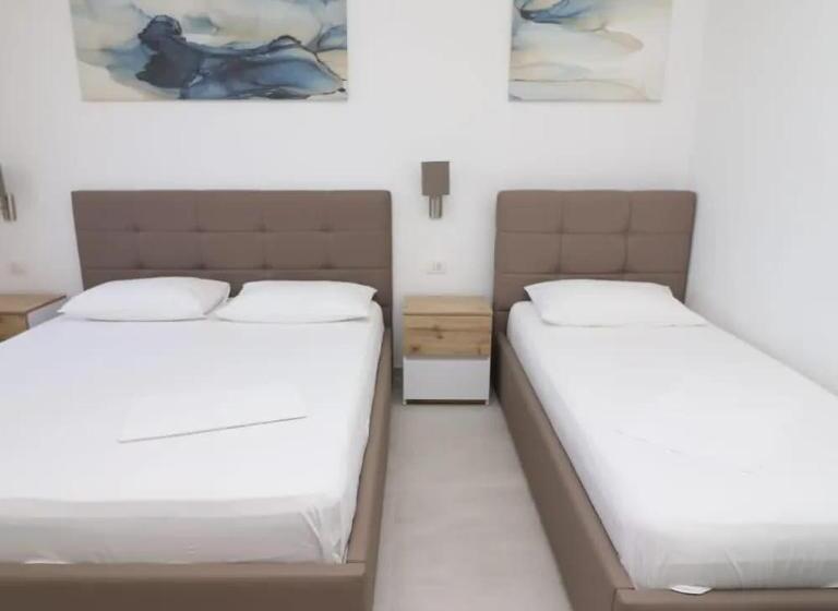 컴포트 트리플 룸, Kristal