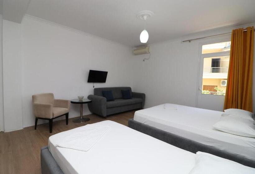 스탠다드 트리플 발코니 룸, Kristal