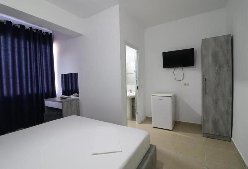 이코노미 룸, Kristal