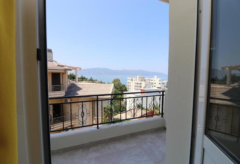 컴포트 트리플 룸, Kristal