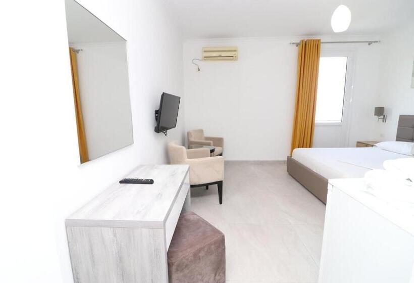 컴포트 트리플 룸, Kristal