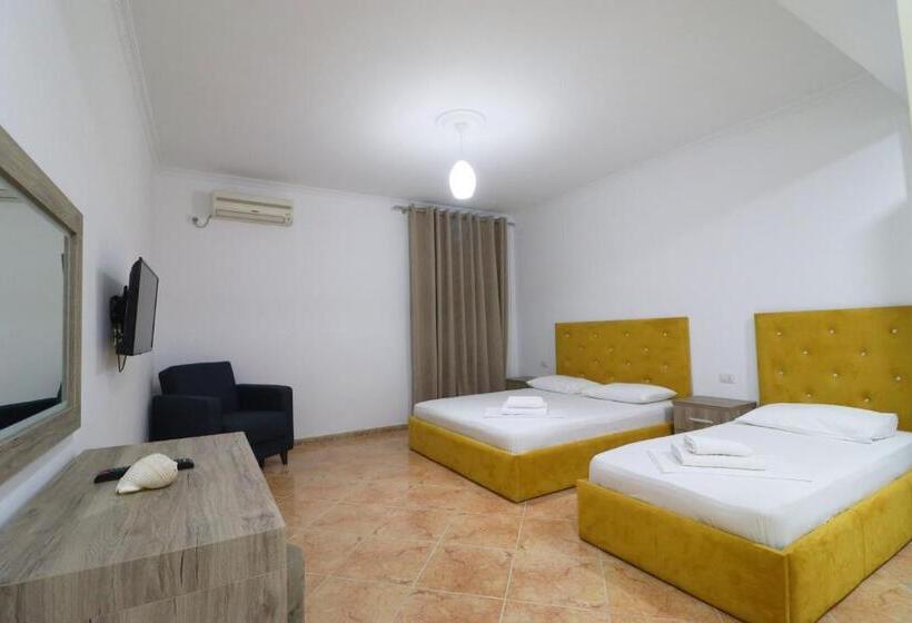 컴포트 트리플 룸, Kristal