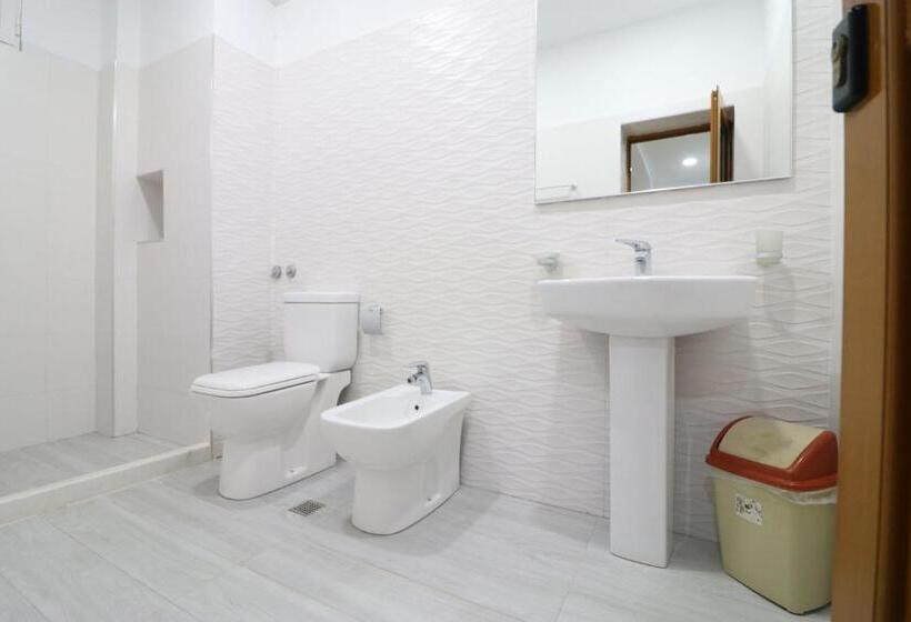 컴포트 트리플 룸, Kristal