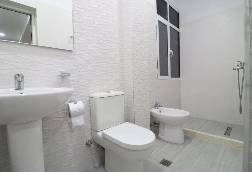 컴포트 트리플 룸, Kristal