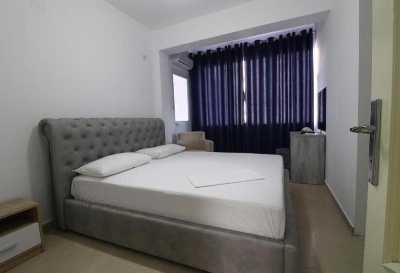 이코노미 룸, Kristal