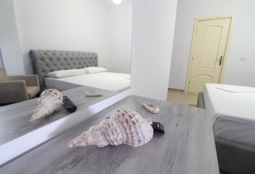 이코노미 룸, Kristal