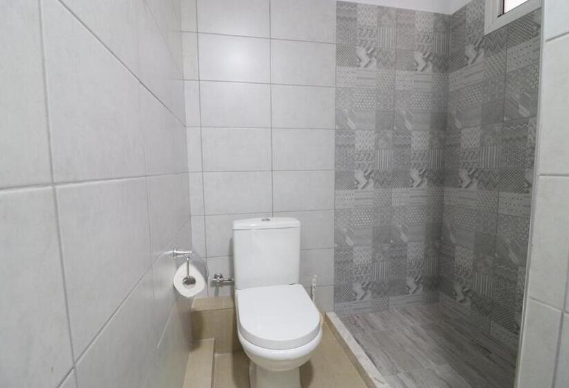 이코노미 룸, Kristal