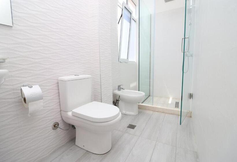 컴포트 트리플 룸, Kristal