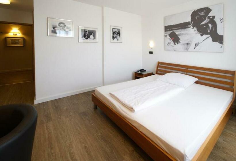 Quarto Estandar, Reinhardts