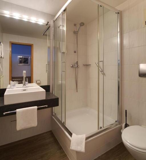 Quarto Estandar Individual, Reinhardts