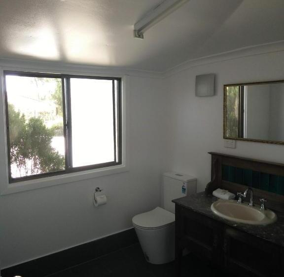 غرفة قياسية رباعية, Ithaca 1896 Manor