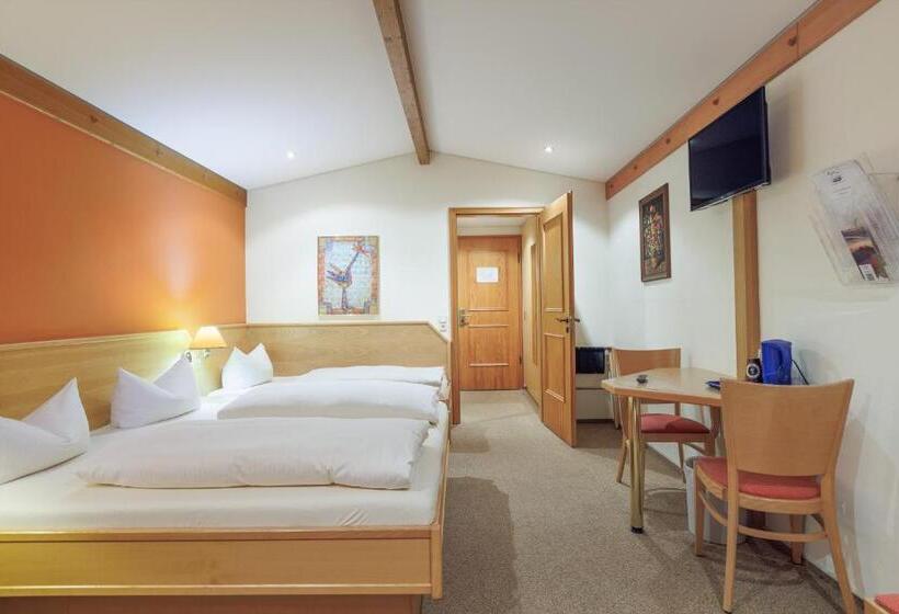 Номер Стандарт Трехместный, Alphotel Ettal