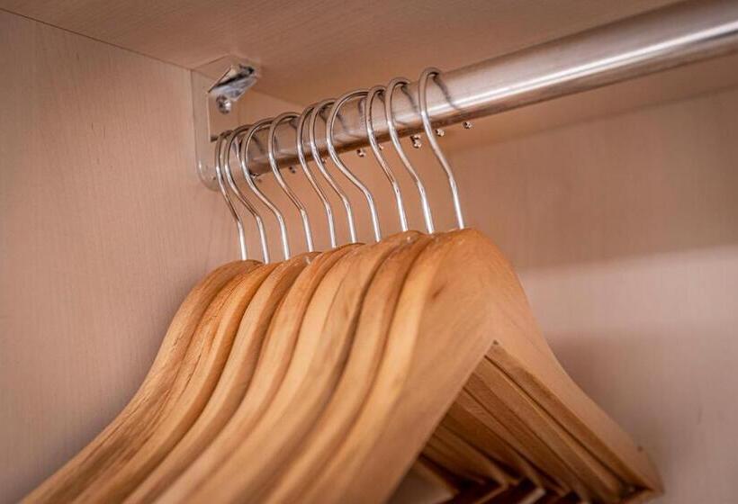 经济房, Albergo Aurora