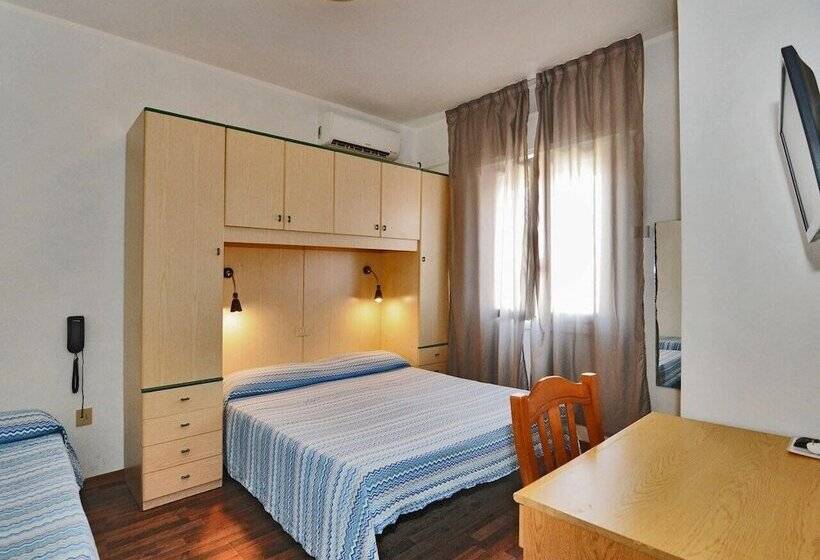 Pokój Czteroosobowy Standard, Antonella