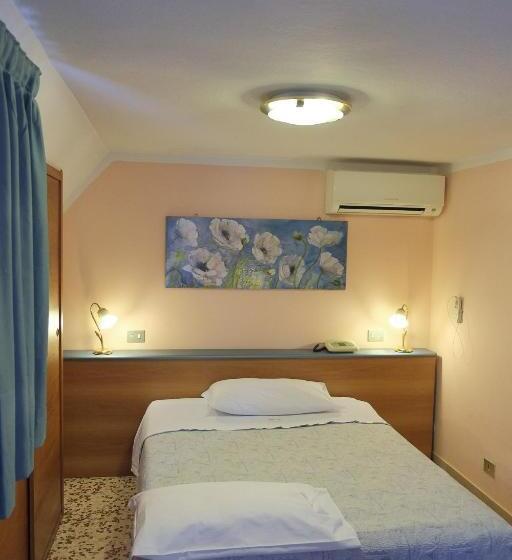 חדר סטנדרט יחיד, Astor