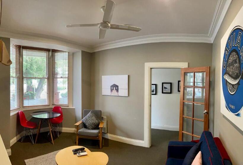 침실 1개 아파트, Athelstane House