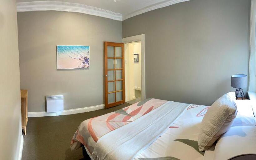 침실 1개 아파트, Athelstane House