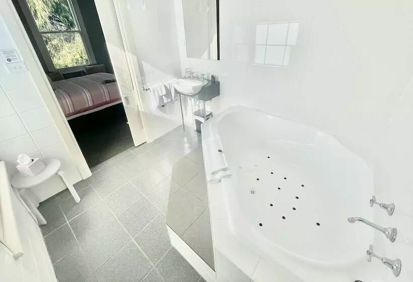 スタンダードルーム, Athelstane House